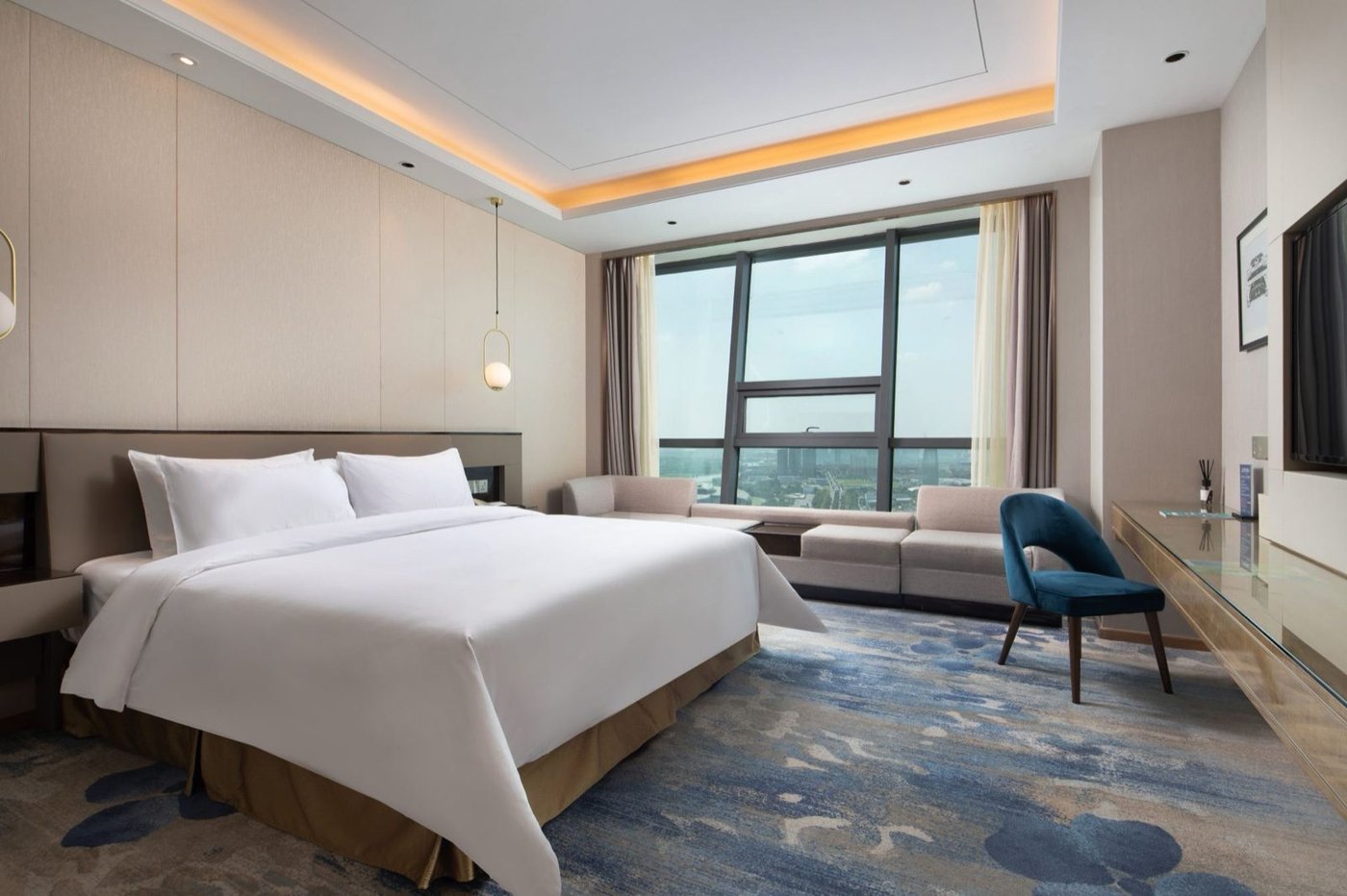 Auto City Ruili Hotel