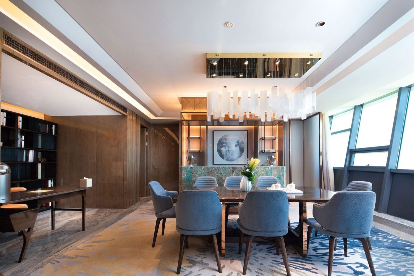 Auto City Ruili Hotel
