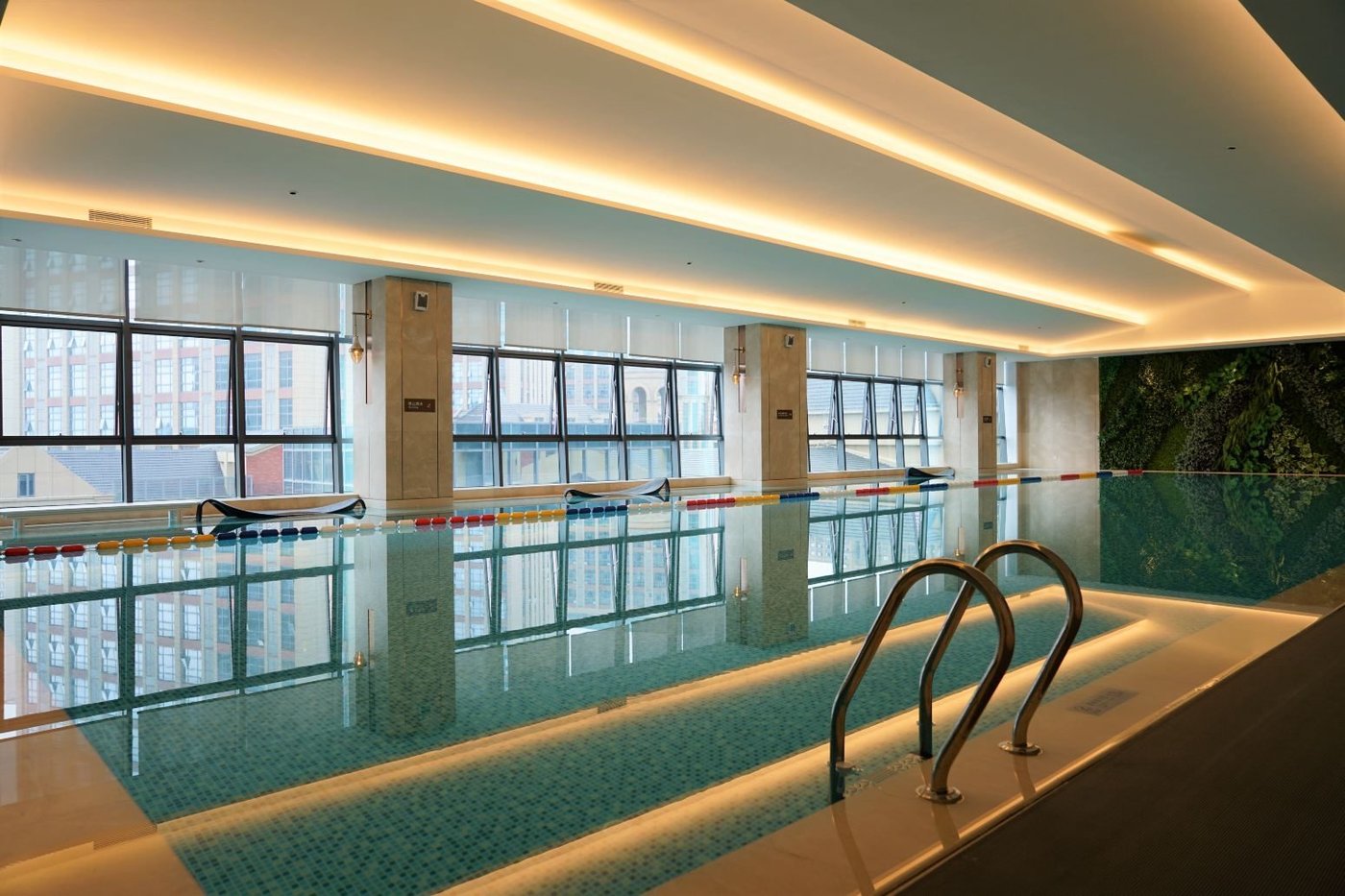 Auto City Ruili Hotel