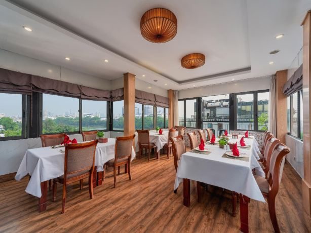 Ja Cosmo Premier Hotel